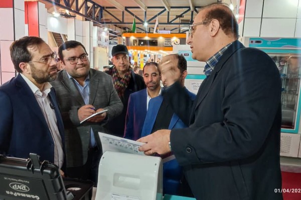 بازدید معاون وزیر بهداشت و رئیس سازمان غذا و دارو از غرفه شرکت پرتو نگار پرشیا در نمایشگاه ساخت ایران